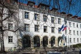 Upravna stavba Mestne občine Kranj na Slovenskem trgu, kjer so bili prvi prostori Zgodovinskega arhiva Ljubljana, Enote za Gorenjsko Kranj (http://kranj.si).