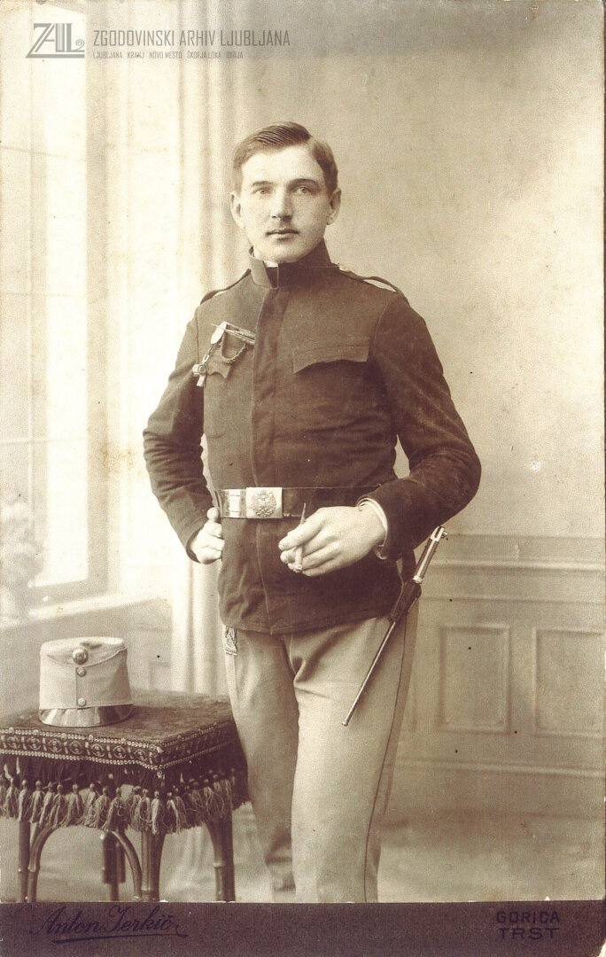 Franc Čadež in Hotovlje pri Poljanah je umrl v italijanskem ujetništvu in bil pogrešan od leta 1919. (SI_ZAL_ŠKL/0278, Zbirka fotografij in razglednic, digitalni posnetki)