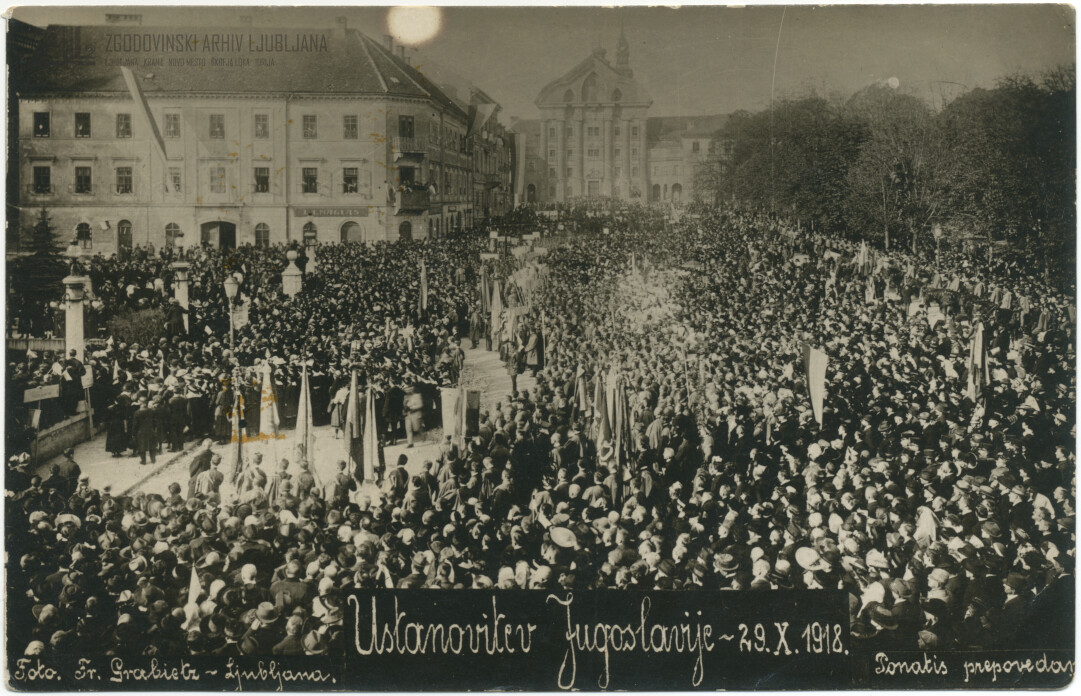 Manifestacija ob ustanovitvi Države Slovencev, Hrvatov in Srbov, na Kongresnem trgu v Ljubljani (29. 10. 1918). (SI_ZAL_LJU/0342, Zbirka fotografij, I1-013-001)
