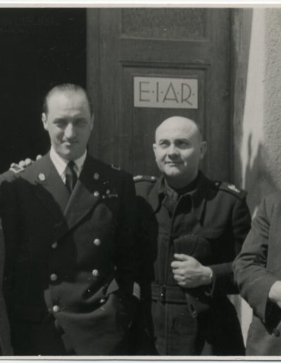 EIAR - italijanska častnika in slovenska predstavnika pred pisarno, 1941
