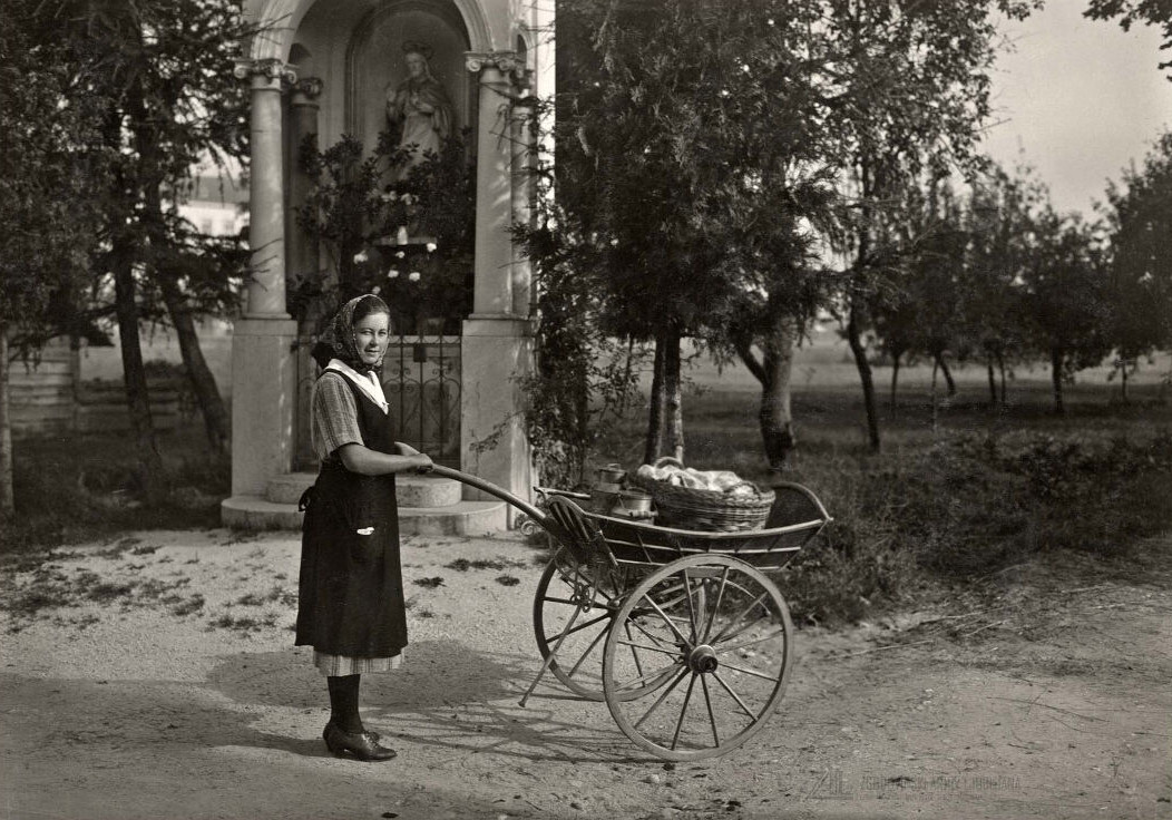 Mlekarica s cizo, 1931. Fotograf: Lojze Šmuc SI_ZAL_LJU/0342 Zbirka fotografij, B4-072.